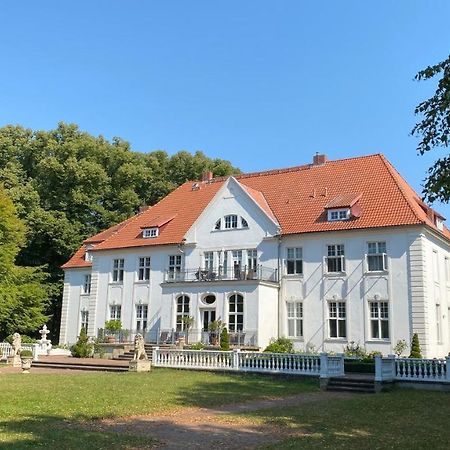 Schloss Badow Exterior photo